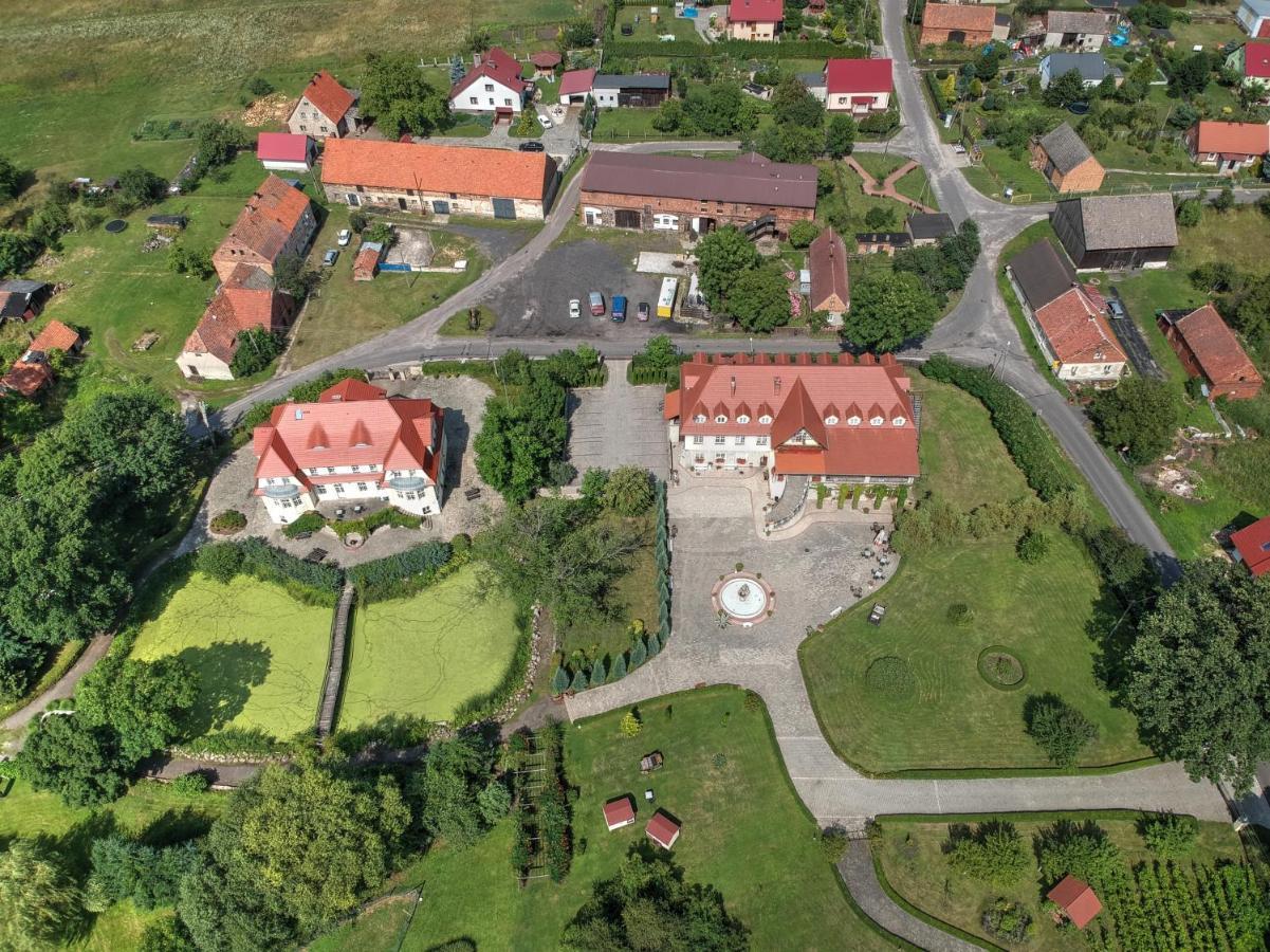 Zespół Pałacowo-Parkowy Bądzów Polkowice Exterior foto