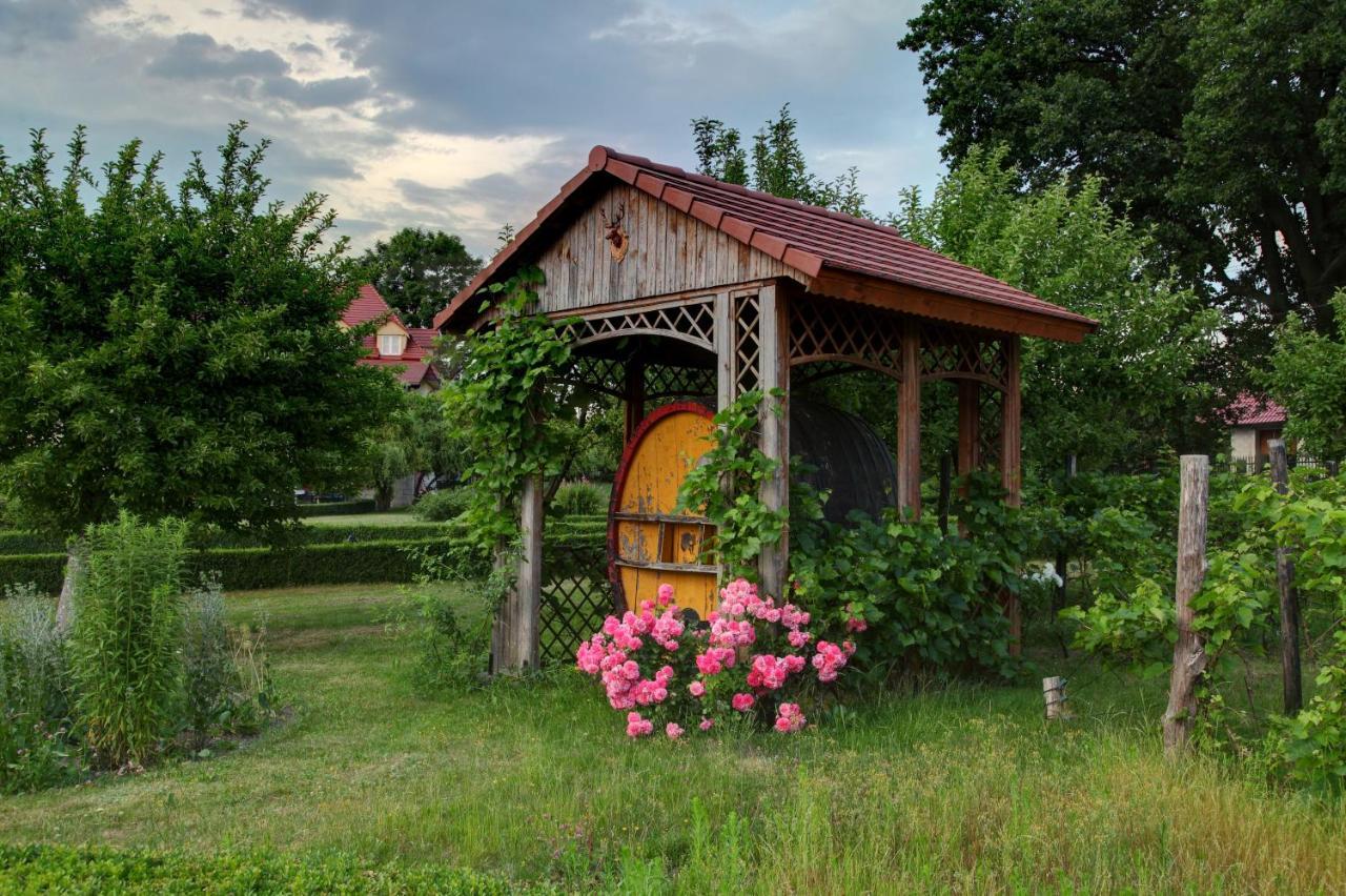 Zespół Pałacowo-Parkowy Bądzów Polkowice Exterior foto