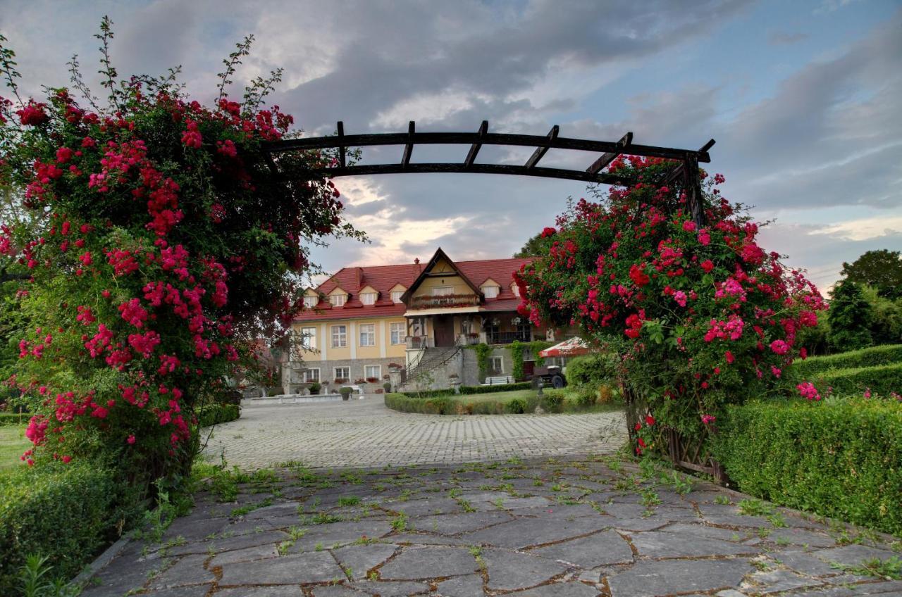 Zespół Pałacowo-Parkowy Bądzów Polkowice Exterior foto